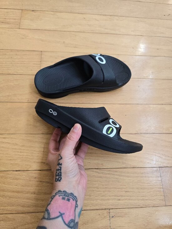 OOFOS Shoes - OOFOS | OOahh black sporty recovery slide sandals | WMS 5